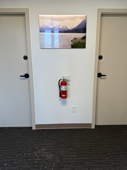 More Photos Of 35186 Kenai Spur Hwy, Soldotna Office For Lease