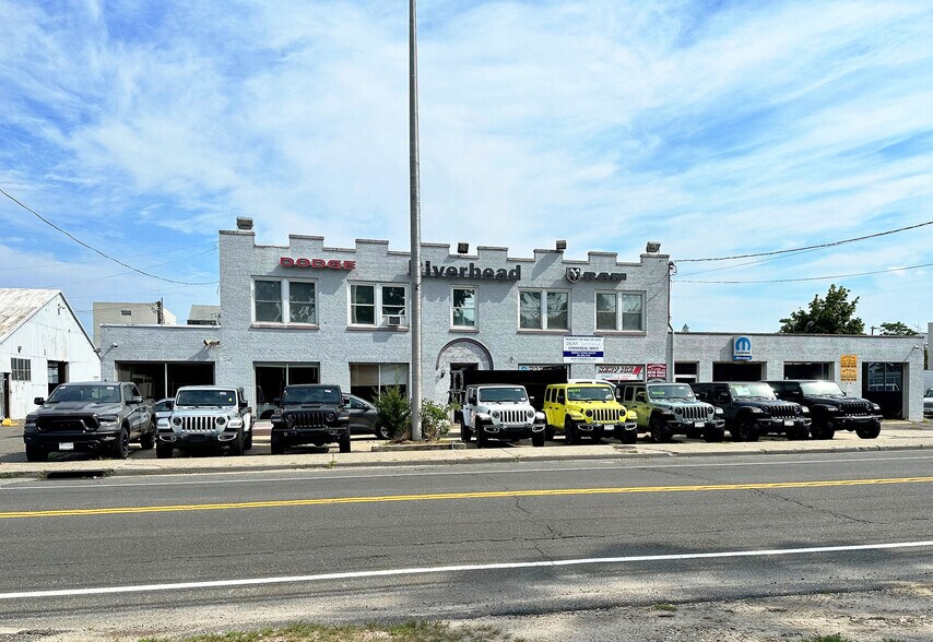 More Photos Of 642 W Main St, Riverhead Auto Dealership For Lease