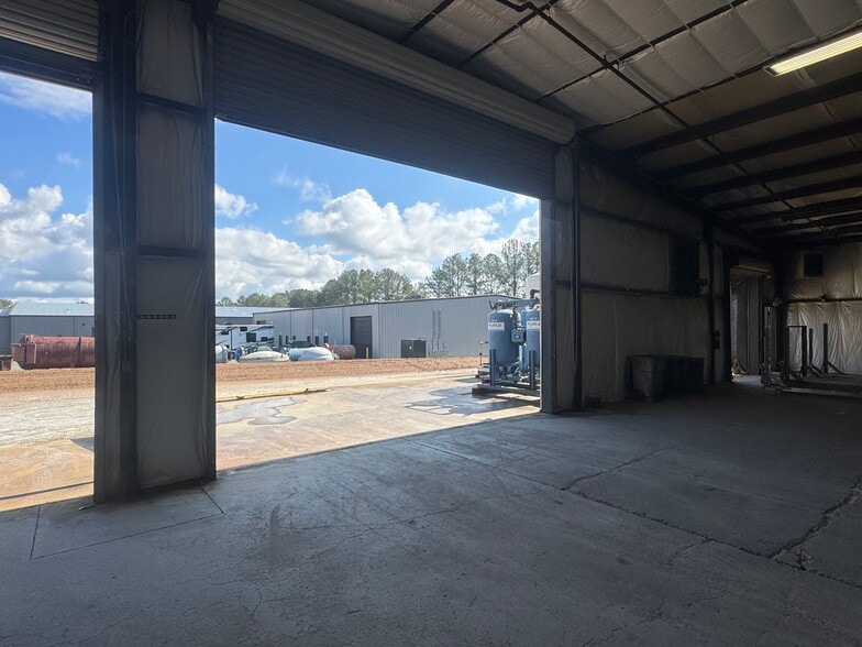More Photos Of 93 Pioneer Industrial Blvd, Jasper Warehouse For Lease