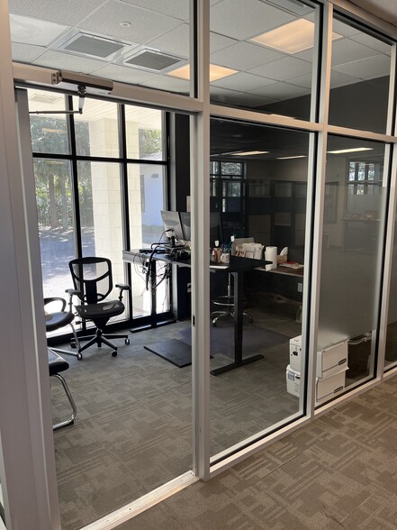 More Photos Of 975 Johnnie Dodds Blvd, Mount Pleasant Medical For Lease