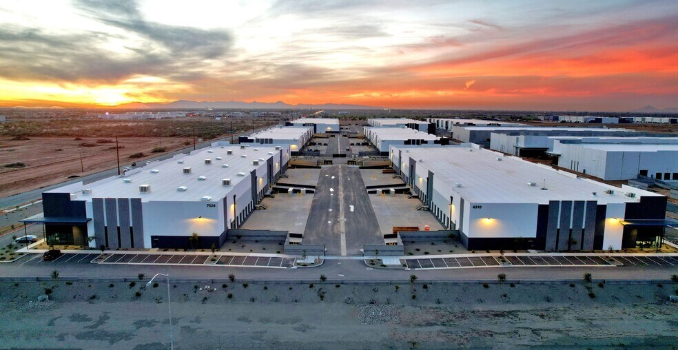 More Photos Of 4310 E Warner Rd, Mesa Distribution For Lease