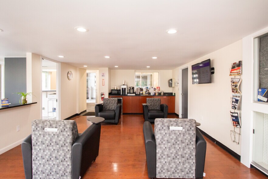 More Photos Of 191 W Main St, Dudley Auto Dealership For Lease