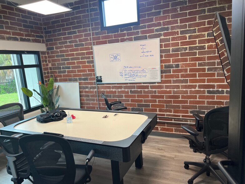 More Photos Of 7490 N 36th St, Pinellas Park Loft Creative Space For Lease