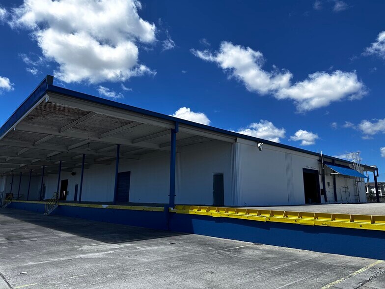 More Photos Of 2510 Lipan St, Corpus Christi Distribution For Sale