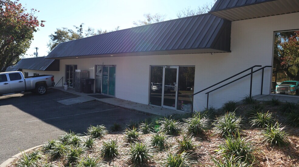 More Photos Of 3360 Raymond Diehl Bus Lane Rd, Tallahassee Showroom For Lease