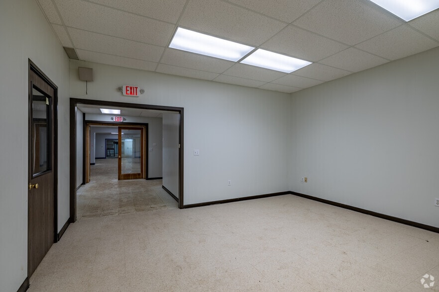 More Photos Of 1045 Eagon St, Barberton Manufacturing For Sale