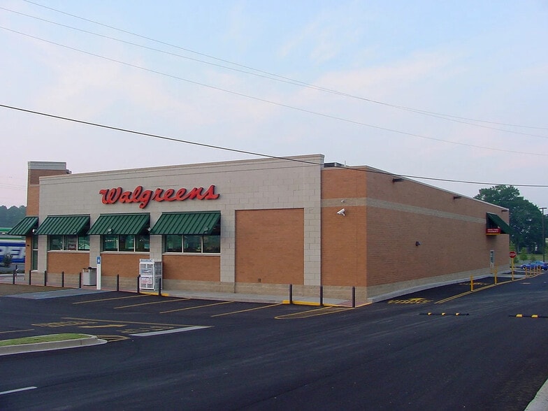 More Photos Of 2225 E Walnut Ave, Dalton Drugstore For Lease