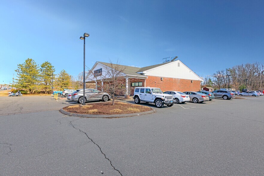 More Photos Of 2152 Poquonock Ave, Windsor Restaurant For Sale