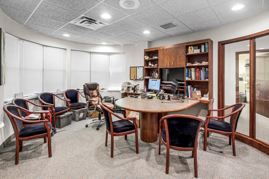 More Photos Of 1511 Northway Dr, Saint Cloud Medical For Sale