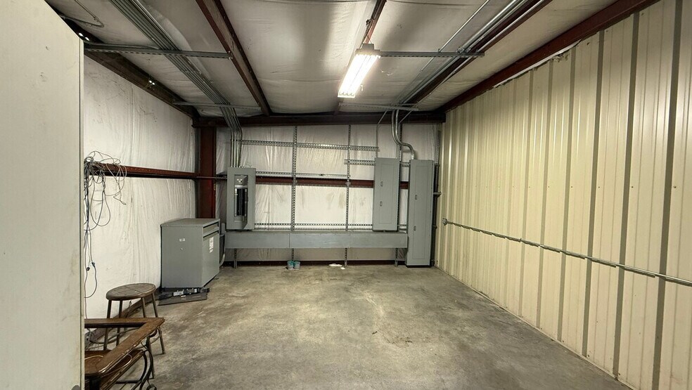 More Photos Of 308 Rogers St, Barnesville Warehouse For Sale