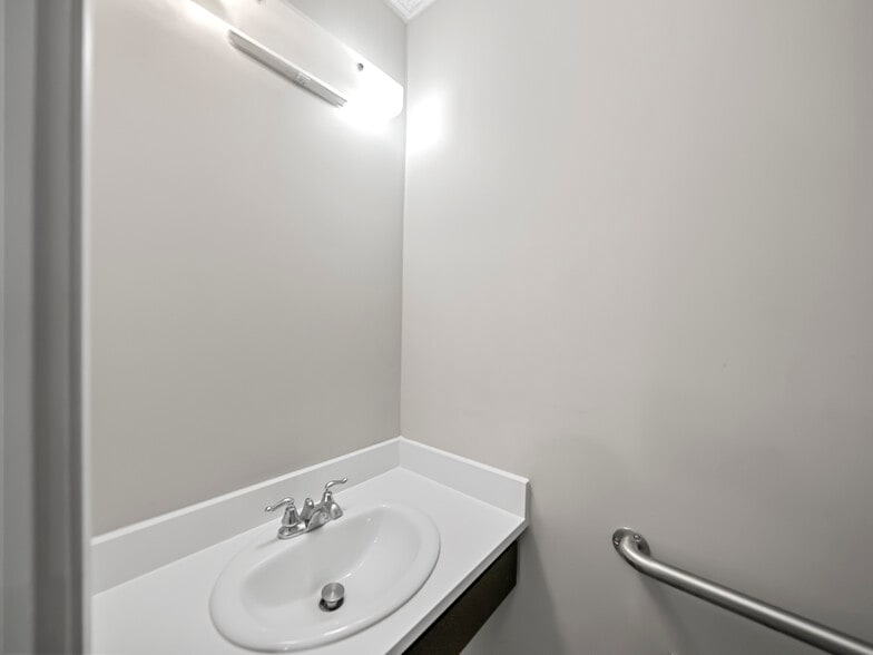 More Photos Of 375 Municipal Dr, Richardson Medical For Sale