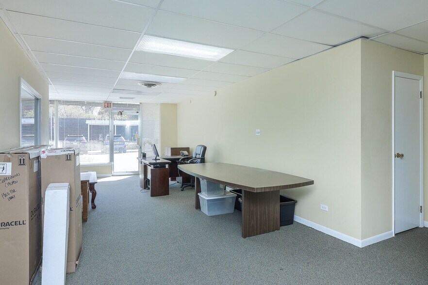 More Photos Of 152 Burlington Ave, Clarendon Hills Storefront Retail Office For Sale