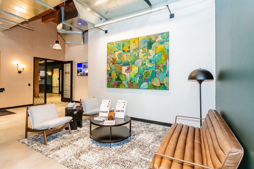 More Photos Of 2100 S Morgan St, Chicago Office For Lease