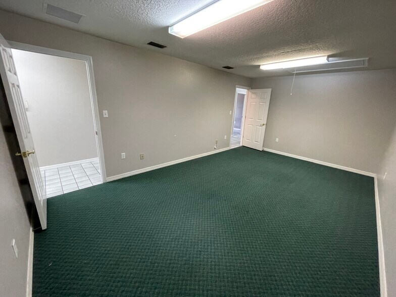 More Photos Of 2145 US Highway 441, Leesburg Office For Lease