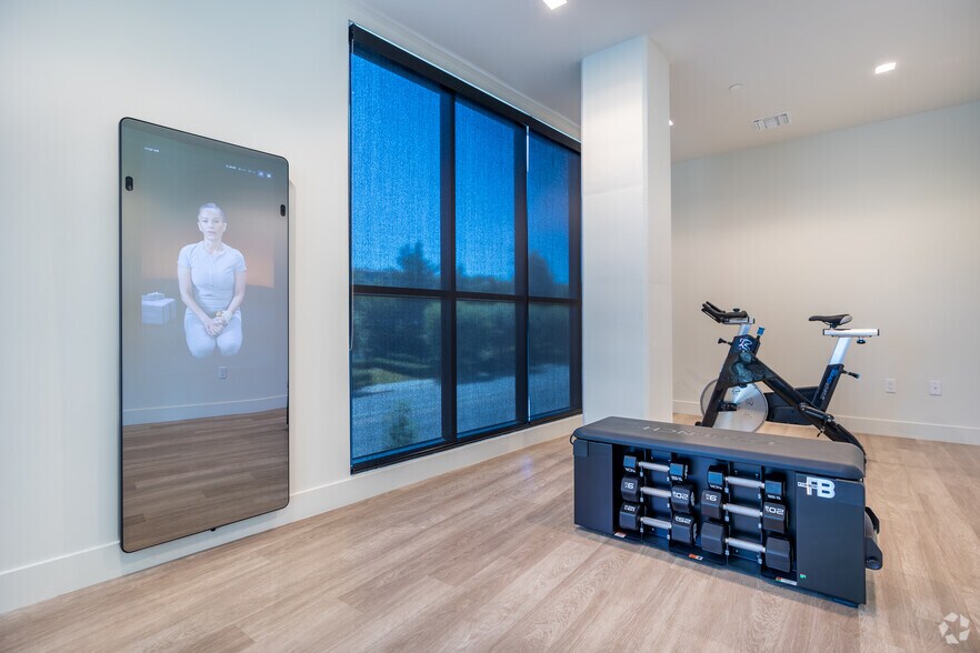 More Photos Of 21010 Erwin St, Woodland Hills Apartments For Lease