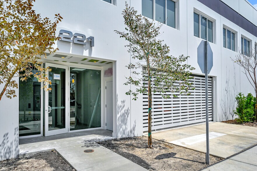 More Photos Of 210 NE 68th St, Miami Warehouse For Sale