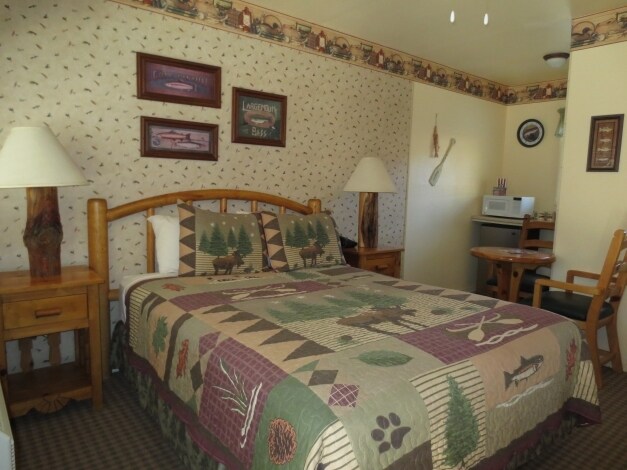 More Photos Of 16123 Sierra Way, Kernville Hotel For Sale