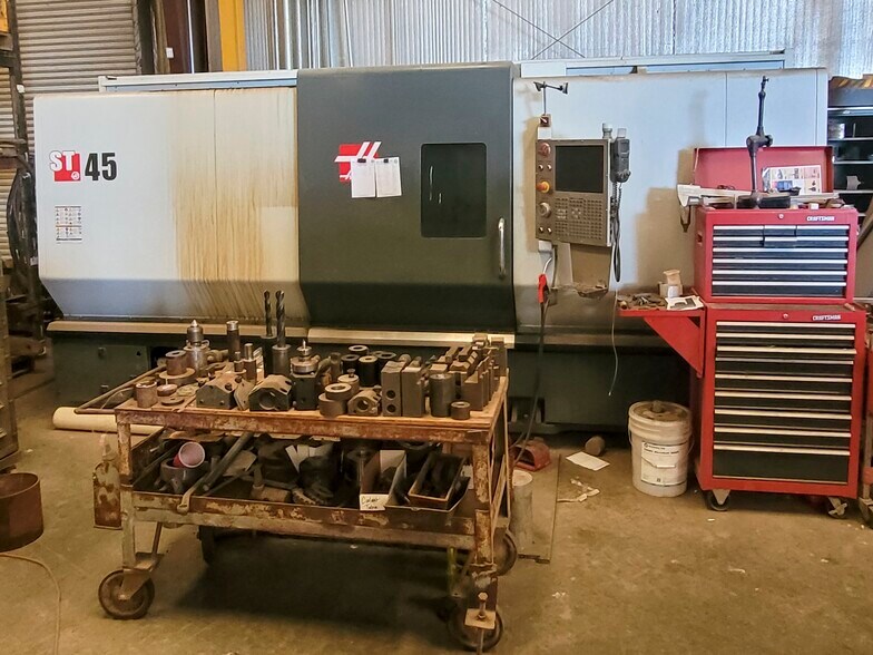 More Photos Of 1503 W Orrland Ave, Pixley Manufacturing For Sale