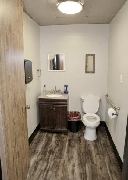 More Photos Of 9818 Whithorn Dr, Houston Office For Sale