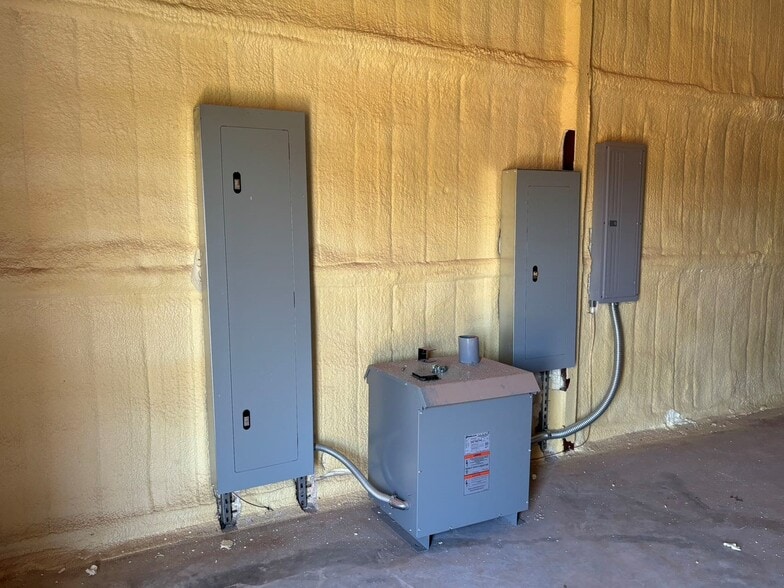 More Photos Of 8701 Summit View Ln, Edmond Warehouse For Lease