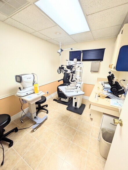 More Photos Of 4812 26th St W, Bradenton Healthcare For Lease