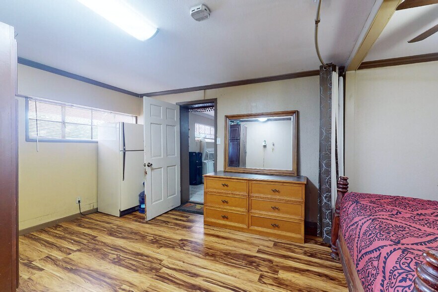 More Photos Of 819 W 7th St, Texarkana Hotel For Sale