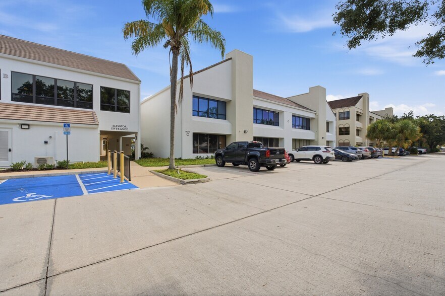 More Photos Of 900 SE Ocean Blvd, Stuart Medical For Sale