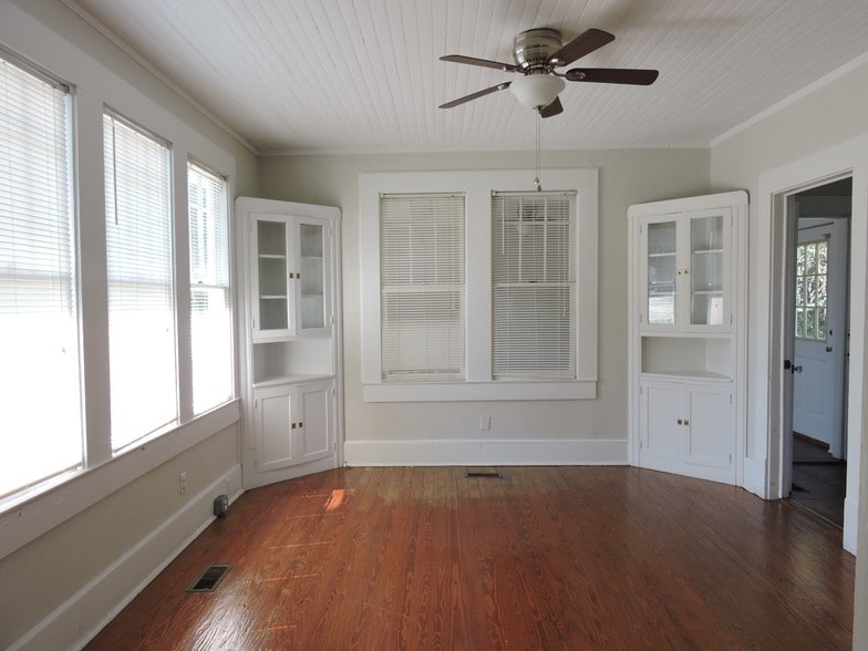 More Photos Of 2216 Mahan Dr, Tallahassee Office Residential For Sale