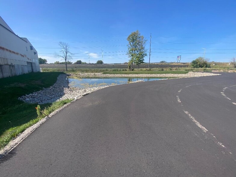 More Photos Of 733 Midway Rd, Menasha Distribution For Lease