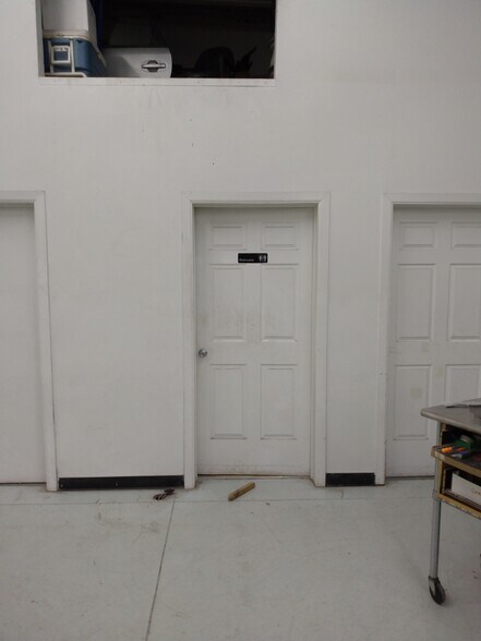 More Photos Of 4100 Indianola Ave, Columbus Auto Repair For Sale
