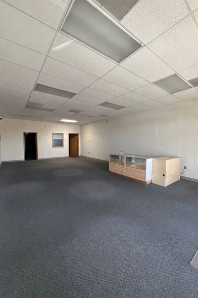 More Photos Of 620 N Madison Ave, Derby Unknown For Lease