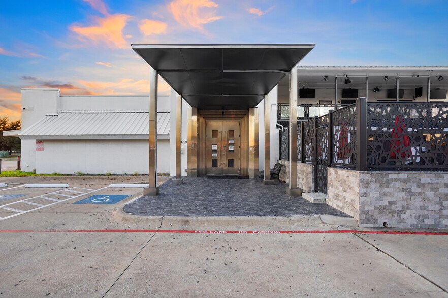 More Photos Of 10333 E Technology Blvd, Dallas Bar For Sale