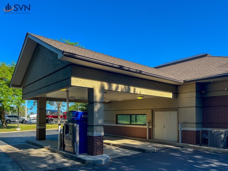 More Photos Of 415 S Main St, Elburn General Retail For Sale
