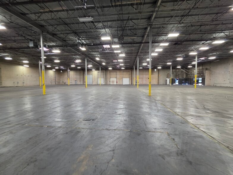 More Photos Of 8300-8310 Eastpoint Dr, Dallas Distribution For Lease