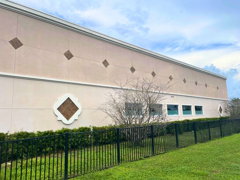 More Photos Of 12702 Race Track Rd, Tampa Freestanding For Lease