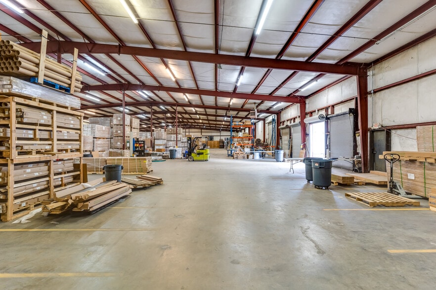 More Photos Of 520 Lovers Lane Rd, Calhoun Warehouse For Sale