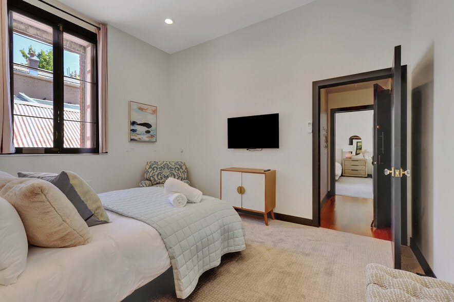 More Photos Of 233 Broad St, Nevada City Hotel For Sale