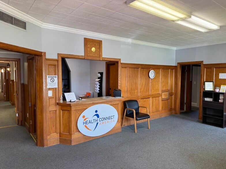 More Photos Of 316 E Main St, Gallatin Office For Lease