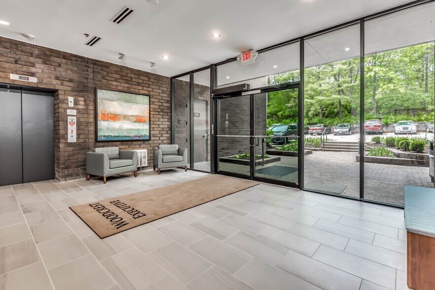 More Photos Of 12125 Woodcrest Executive Dr, Saint Louis Office For Lease