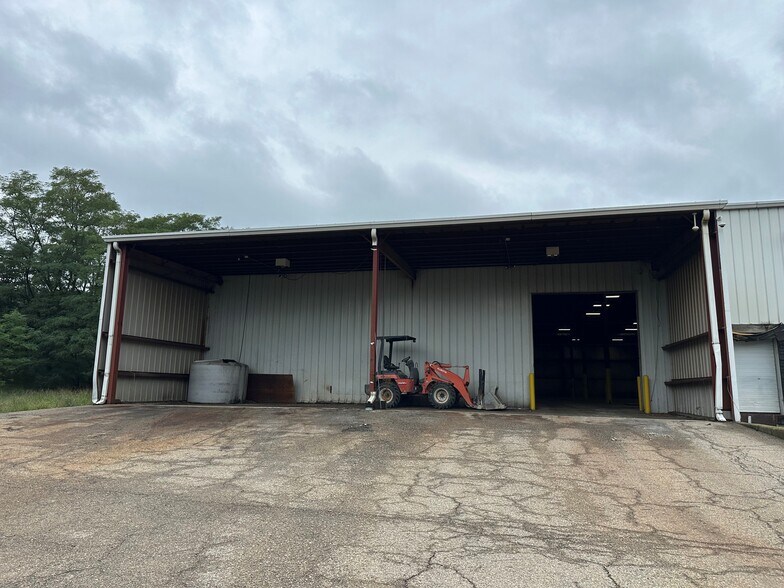 More Photos Of 4850 Fulton St E, Ada Warehouse For Lease