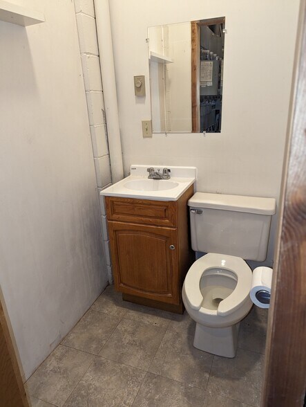 More Photos Of 3 Stadler St, Belchertown General Retail For Lease