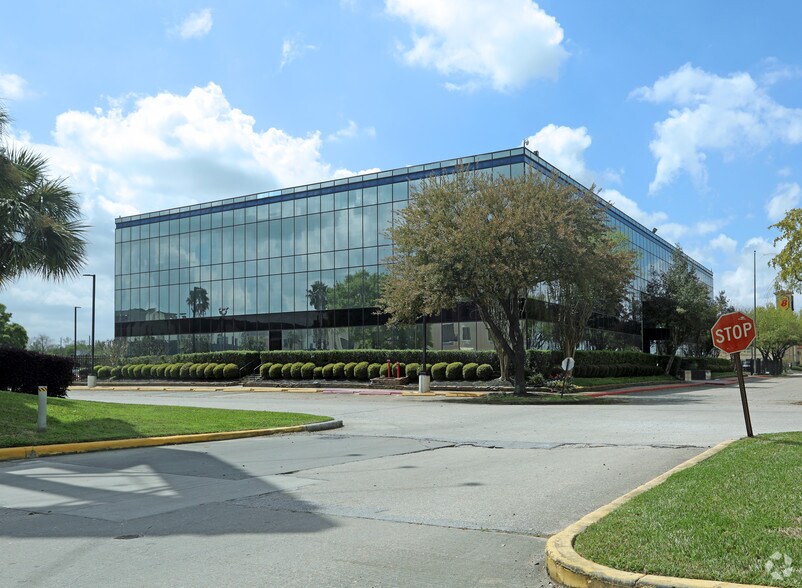 More Photos Of 1300 N Sam Houston Pky E, Houston Office Residential For Lease