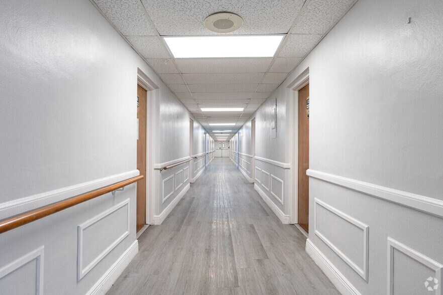 More Photos Of 1189 W River Dr, Margate Assisted Living For Sale