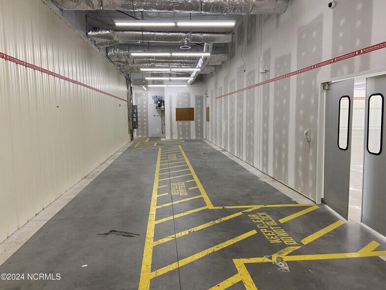 More Photos Of 100 Gardner Farm Ln, Currituck Storefront For Sale