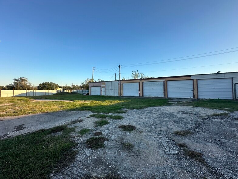 Primary Photo Of 3405 Lockheed st, Pearland Self Storage For Sale