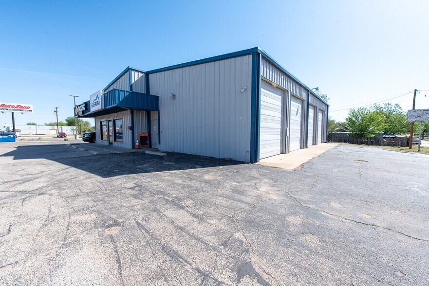 More Photos Of 1211 Lamar St, Sweetwater Flex For Sale