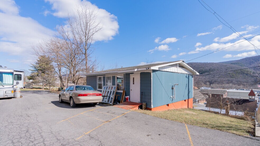 More Photos Of 81 Evick Dr, Franklin Flex For Sale