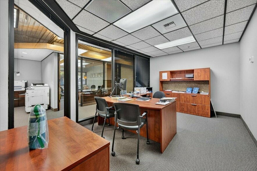 More Photos Of 2600 W Shaw Ln, Fresno Office For Sale