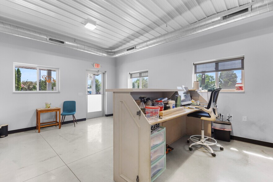 More Photos Of 390 Progress Dr, Cottage Grove Veterinarian Kennel For Sale