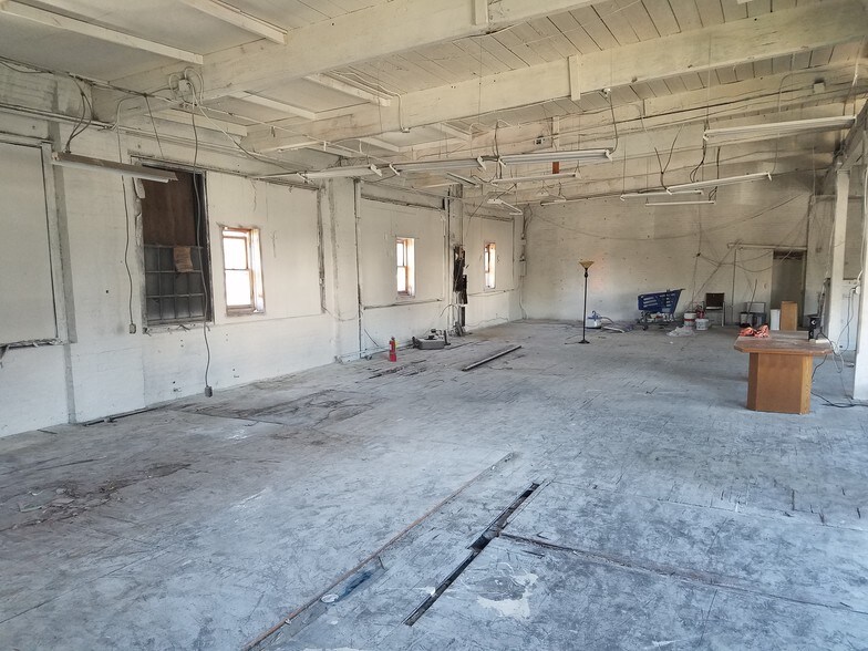 More Photos Of 60 Dickerson St, Newark Light Manufacturing For Lease
